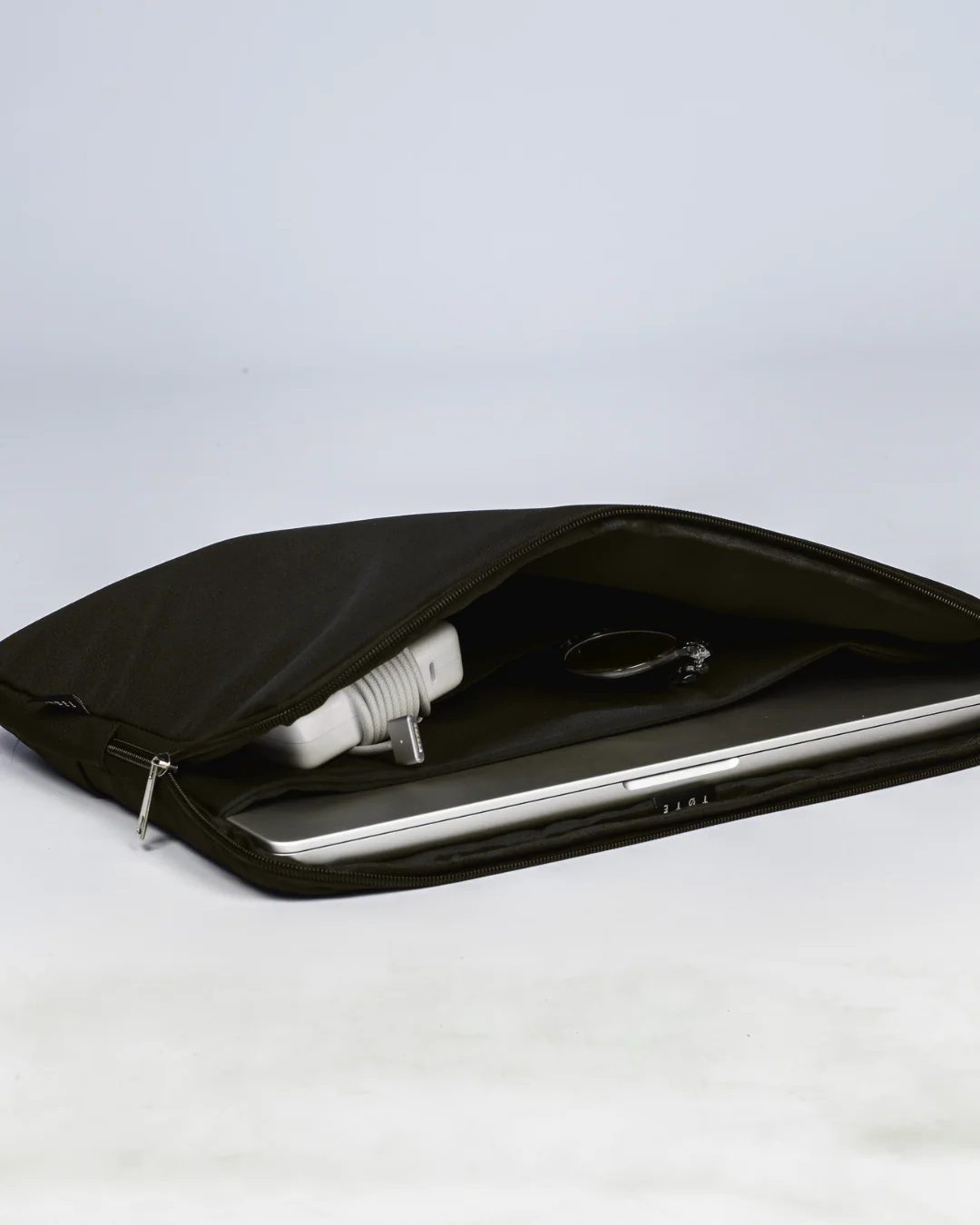 Black Laptop Sleeve 16" - Image 6