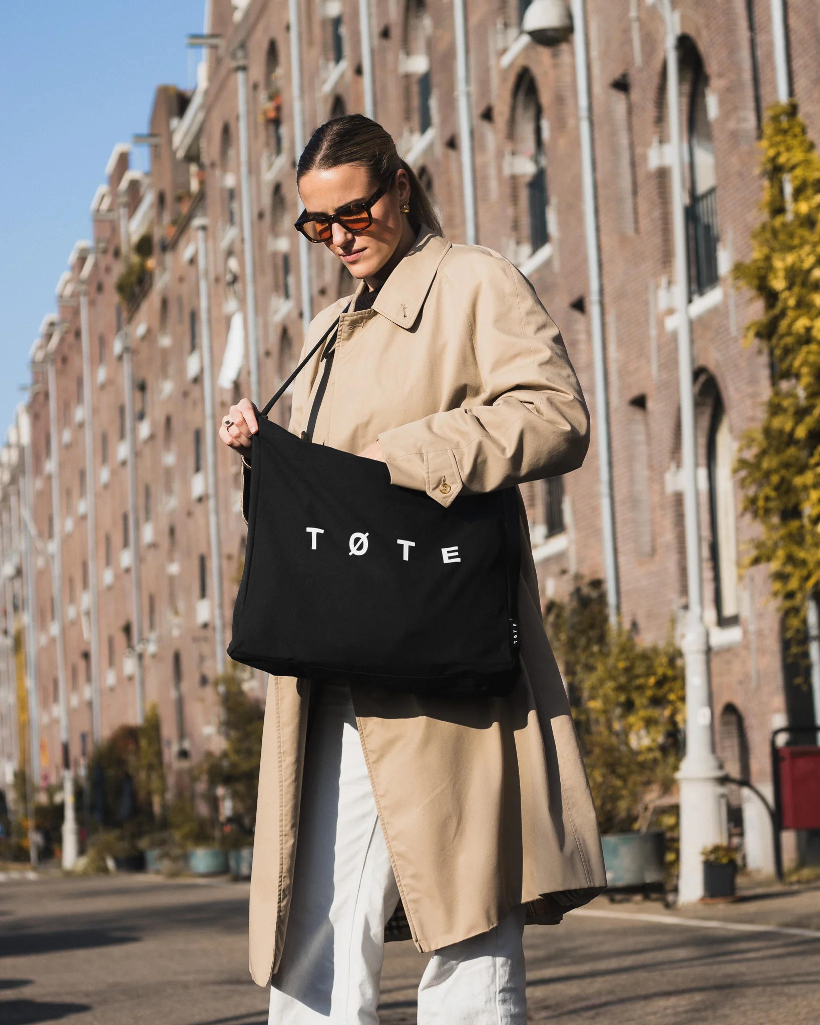 Black TØTE Bag - Image 3