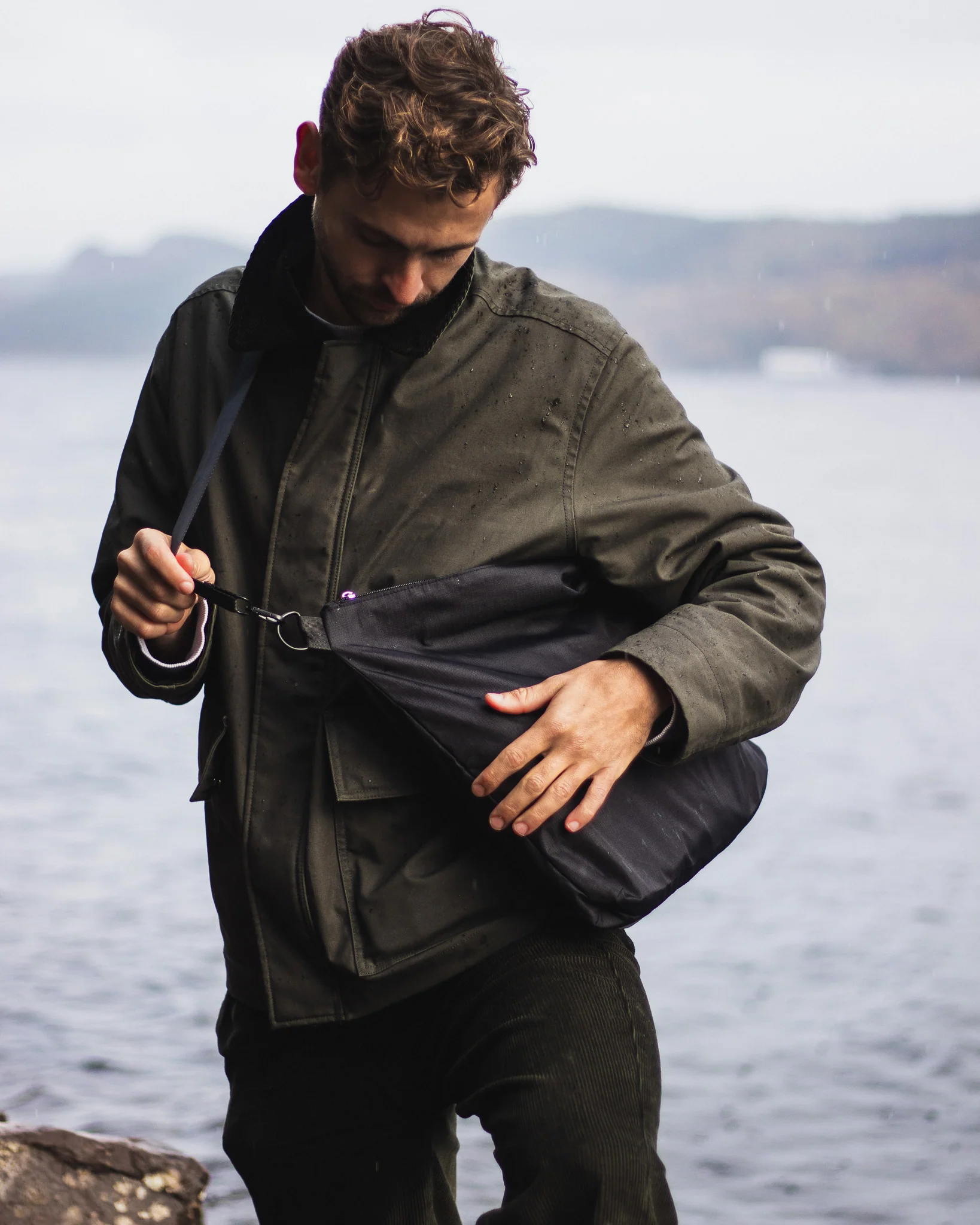 FIN Carry | Black - Image 11