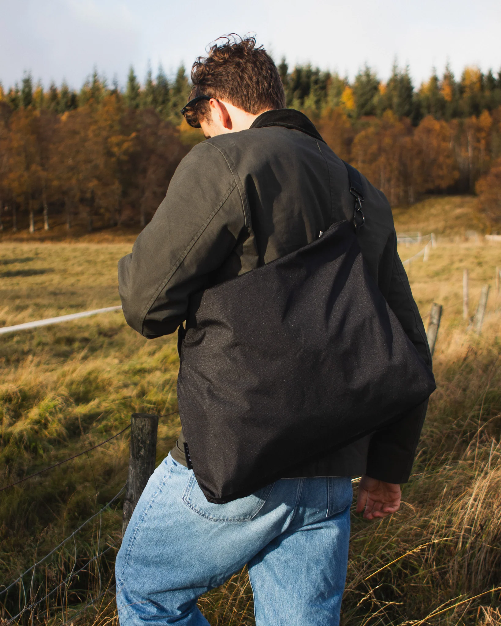 FIN Carry | Black - Image 15