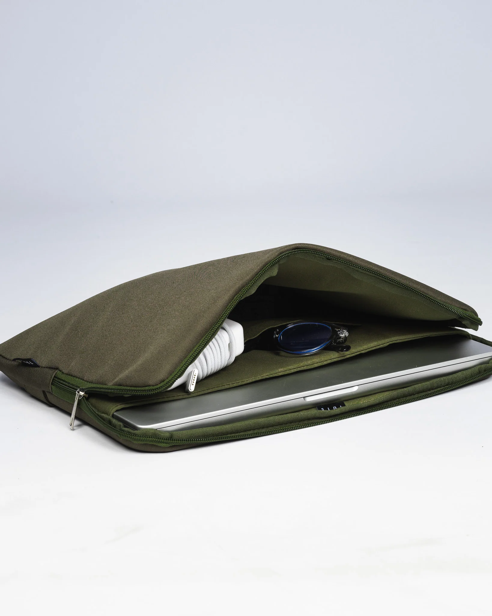 Khaki Green Laptop Sleeve 16" - Image 4