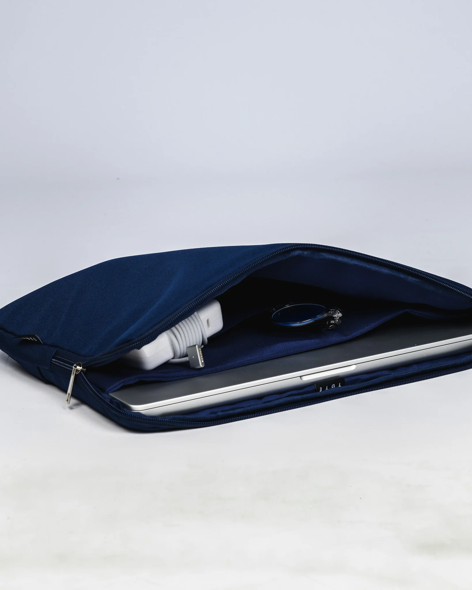Navy Blue Laptop Sleeve 16" - Image 4