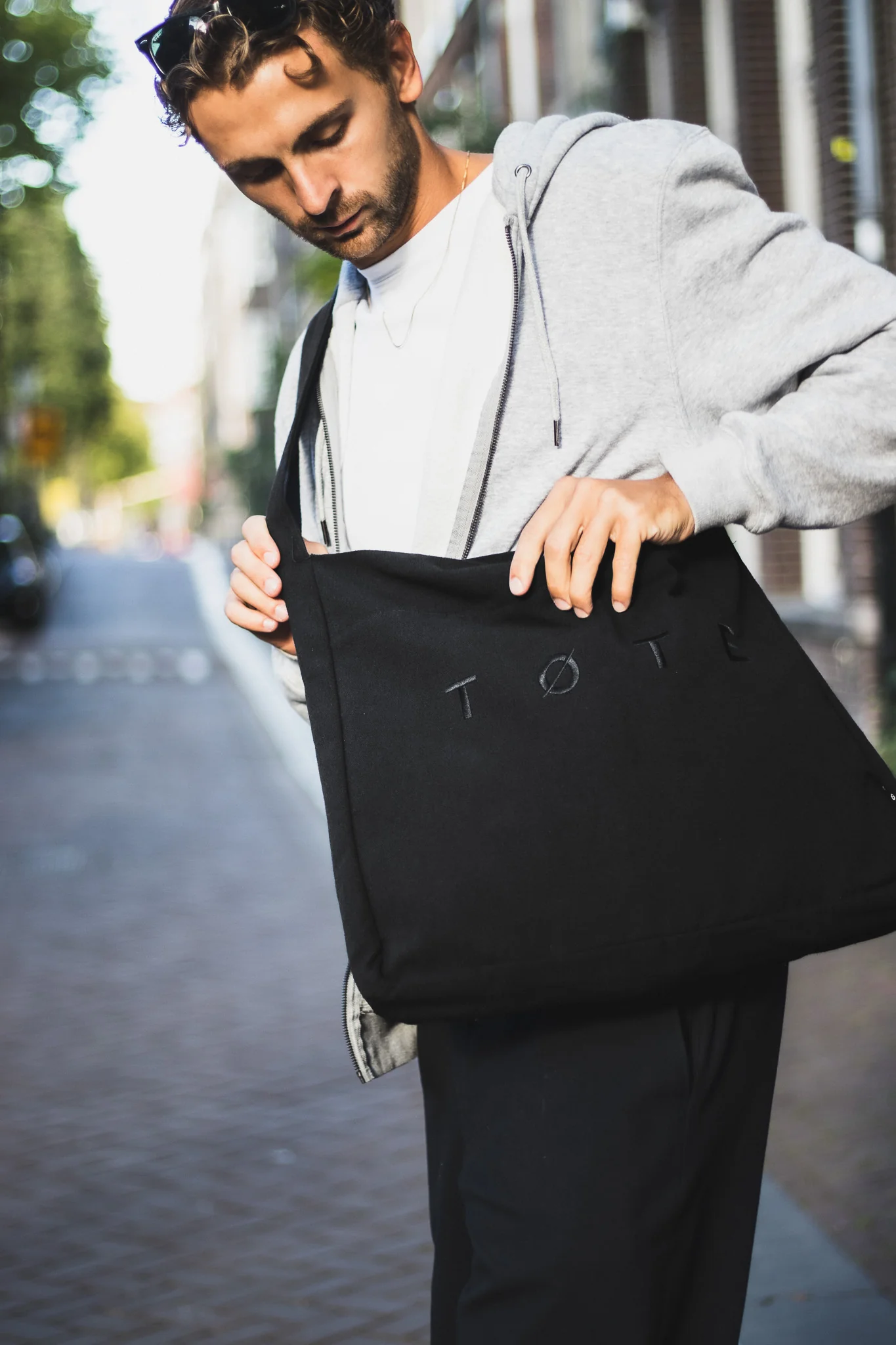 Wide-Strap TØTE Bag | Black - Image 6