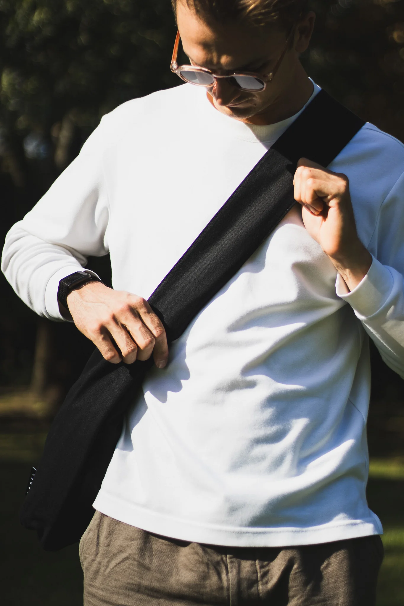 Wide-Strap TØTE Bag | Black - Image 7