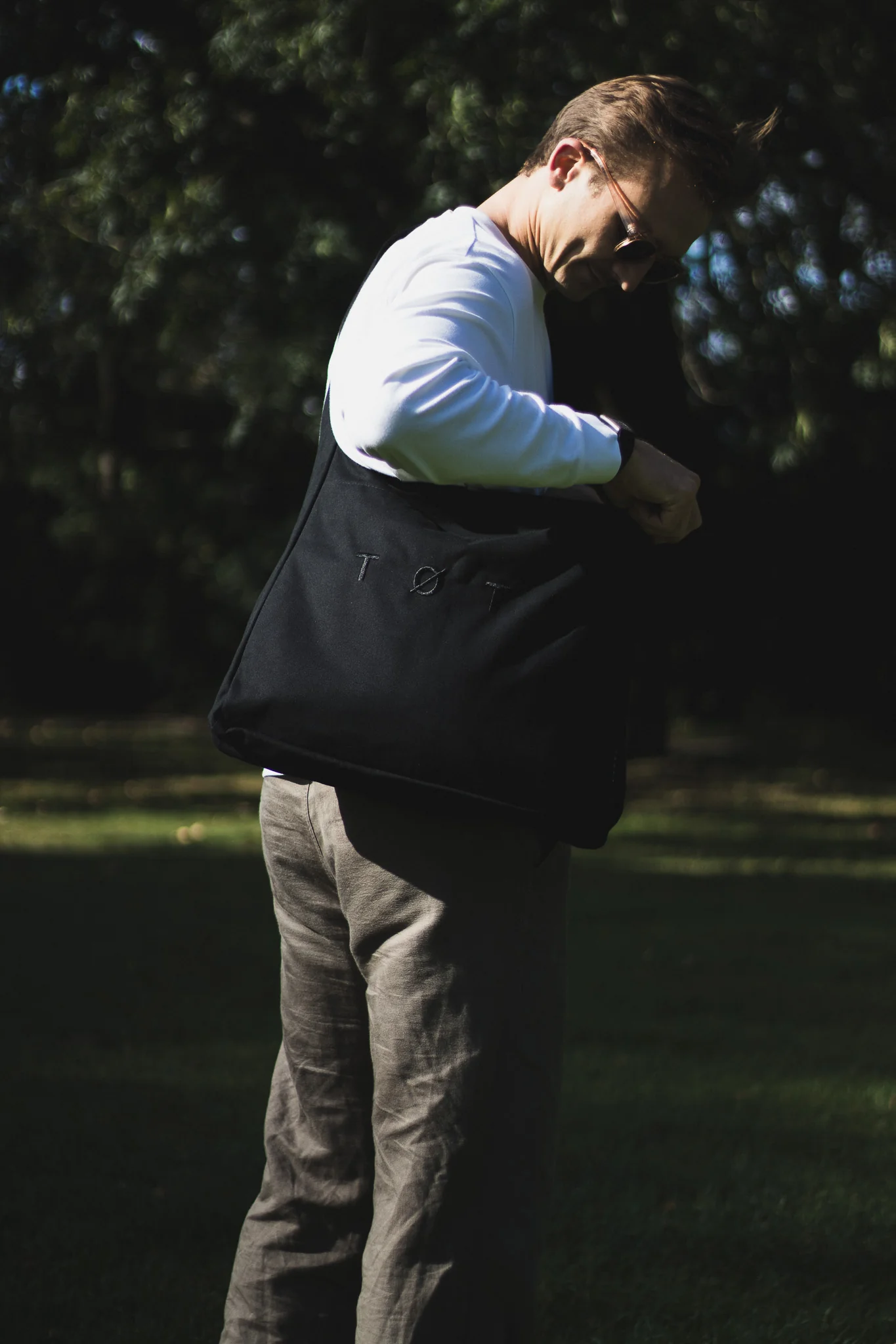 Wide-Strap TØTE Bag | Black - Image 8