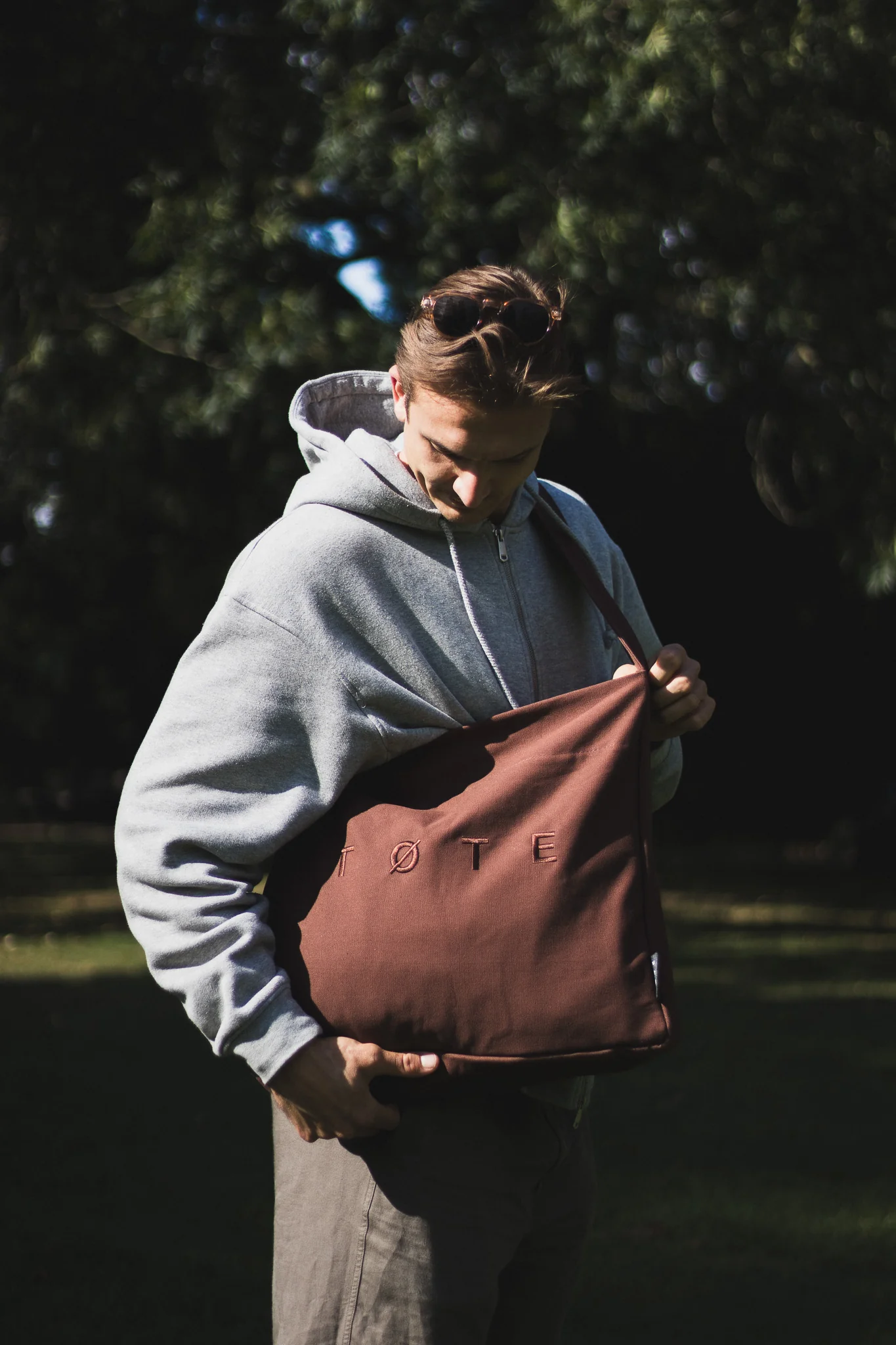 Wide-Strap TØTE Bag | Brown - Image 10
