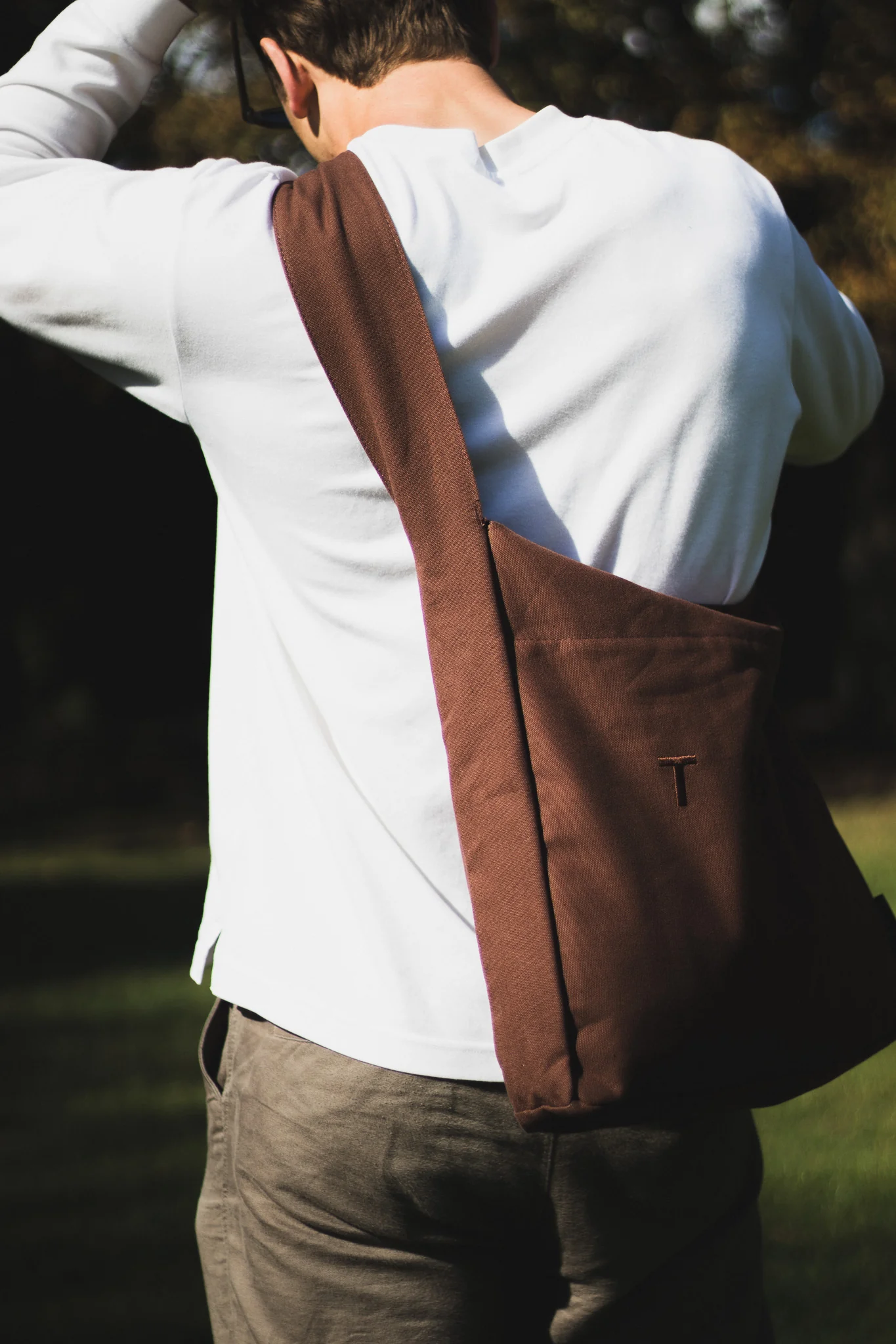 Wide-Strap TØTE Bag | Brown - Image 11