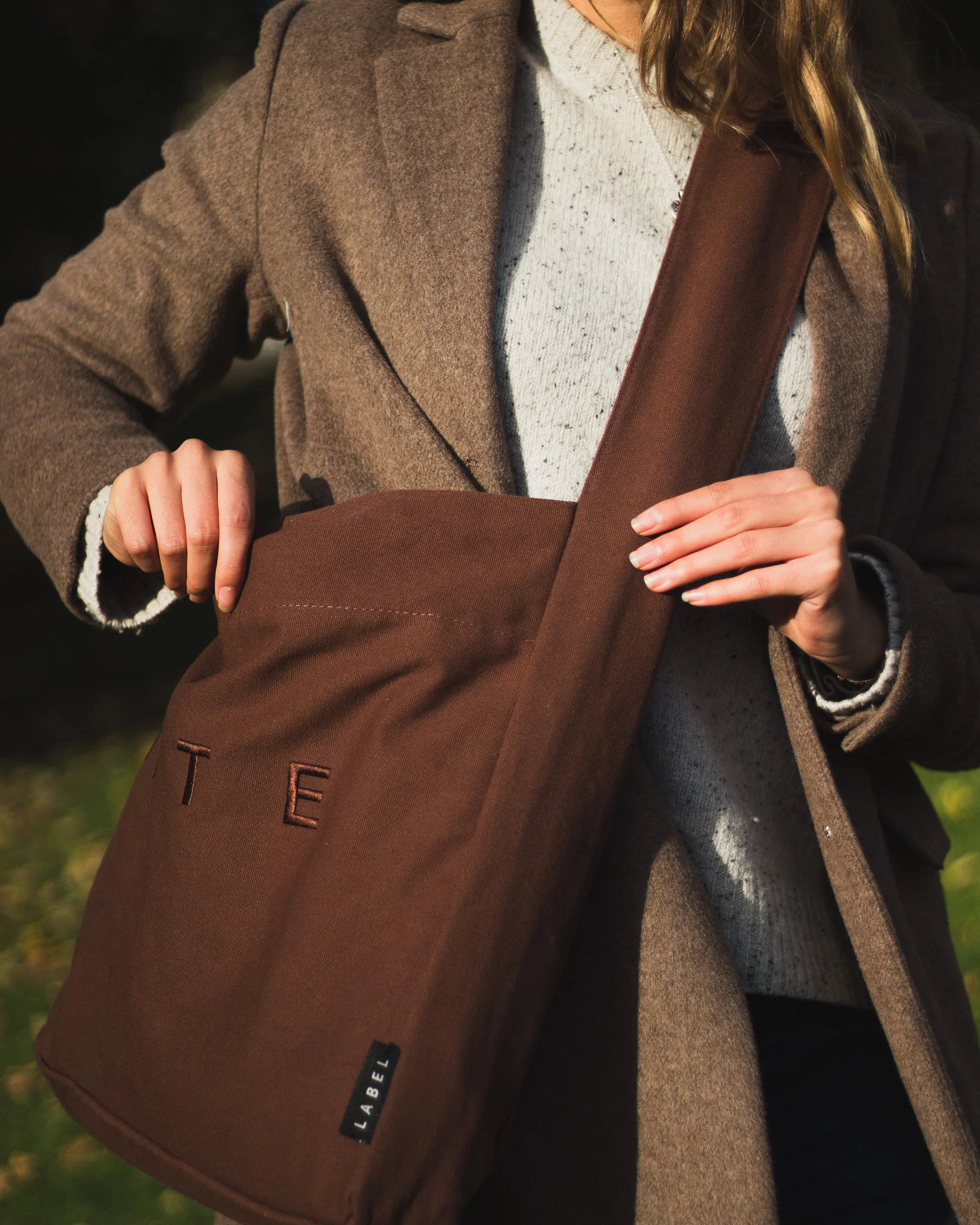 Wide-Strap TØTE Bag | Brown - Image 3