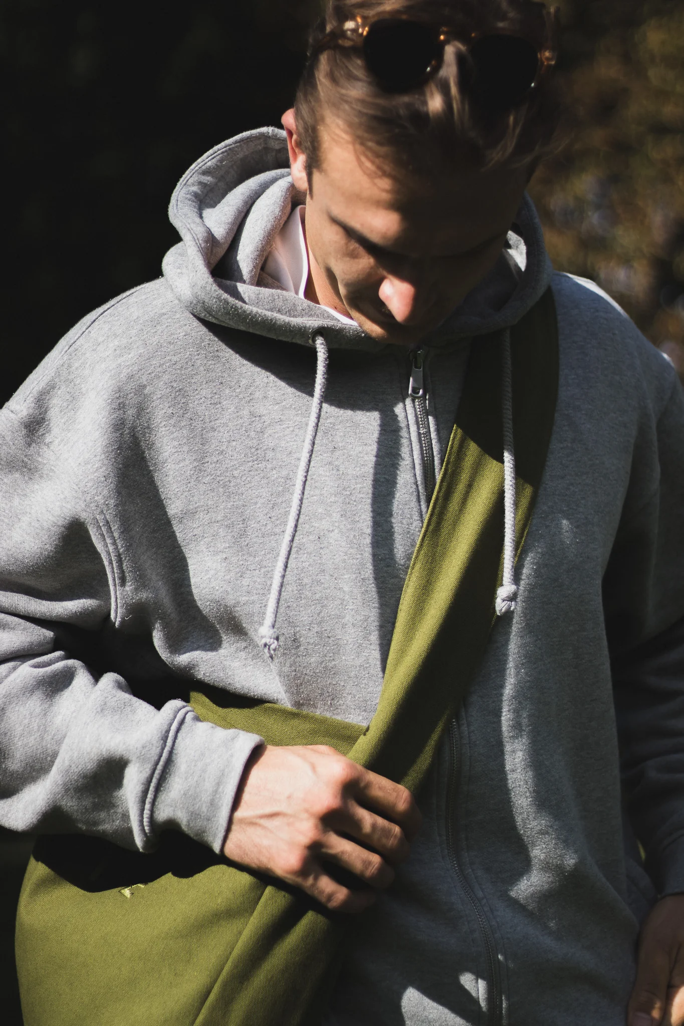 Wide-Strap TØTE Bag | Khaki Green - Image 7