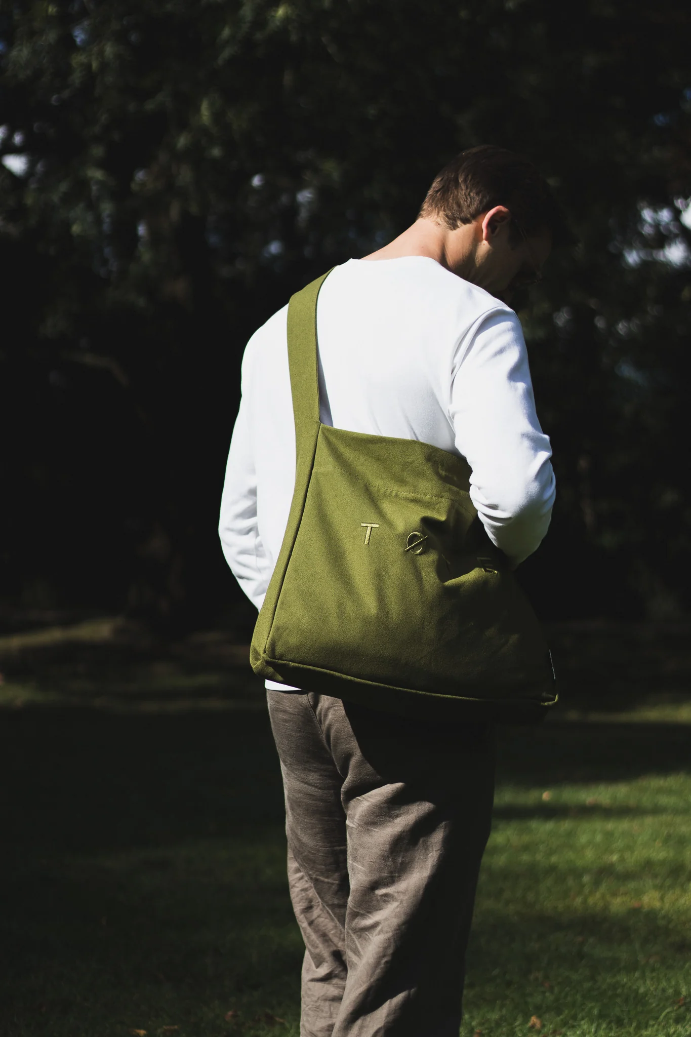 Wide-Strap TØTE Bag | Khaki Green - Image 8