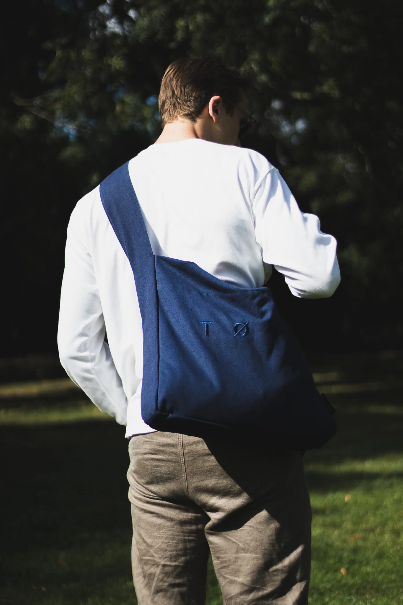 Wide-Strap TØTE Bag | Navy Blue - Image 3